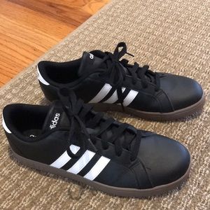 Men’s classic Samba sneakers .  Size 7